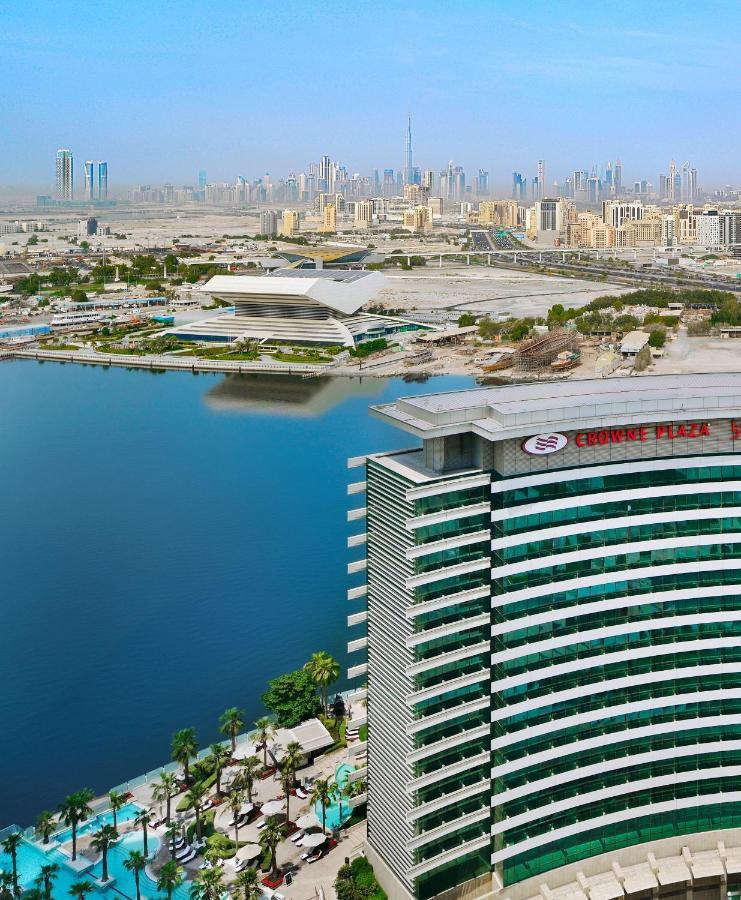 Crowne Plaza Dubai Festival City Eksteriør billede The Crowne Plaza Hotel, Jumeirah Lakes Towers, Dubai