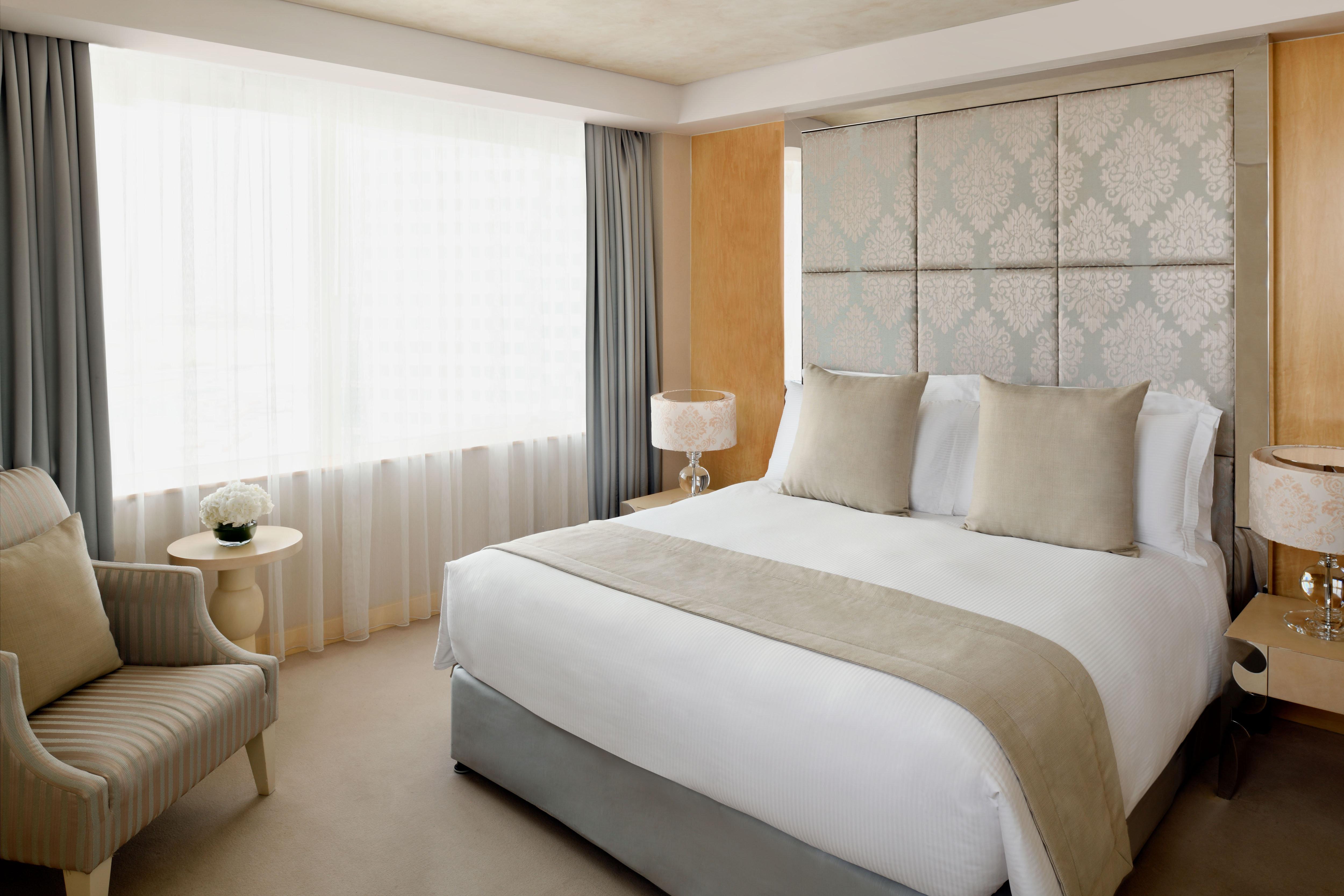 Crowne Plaza Dubai Festival City Eksteriør billede A bedroom at the hotel