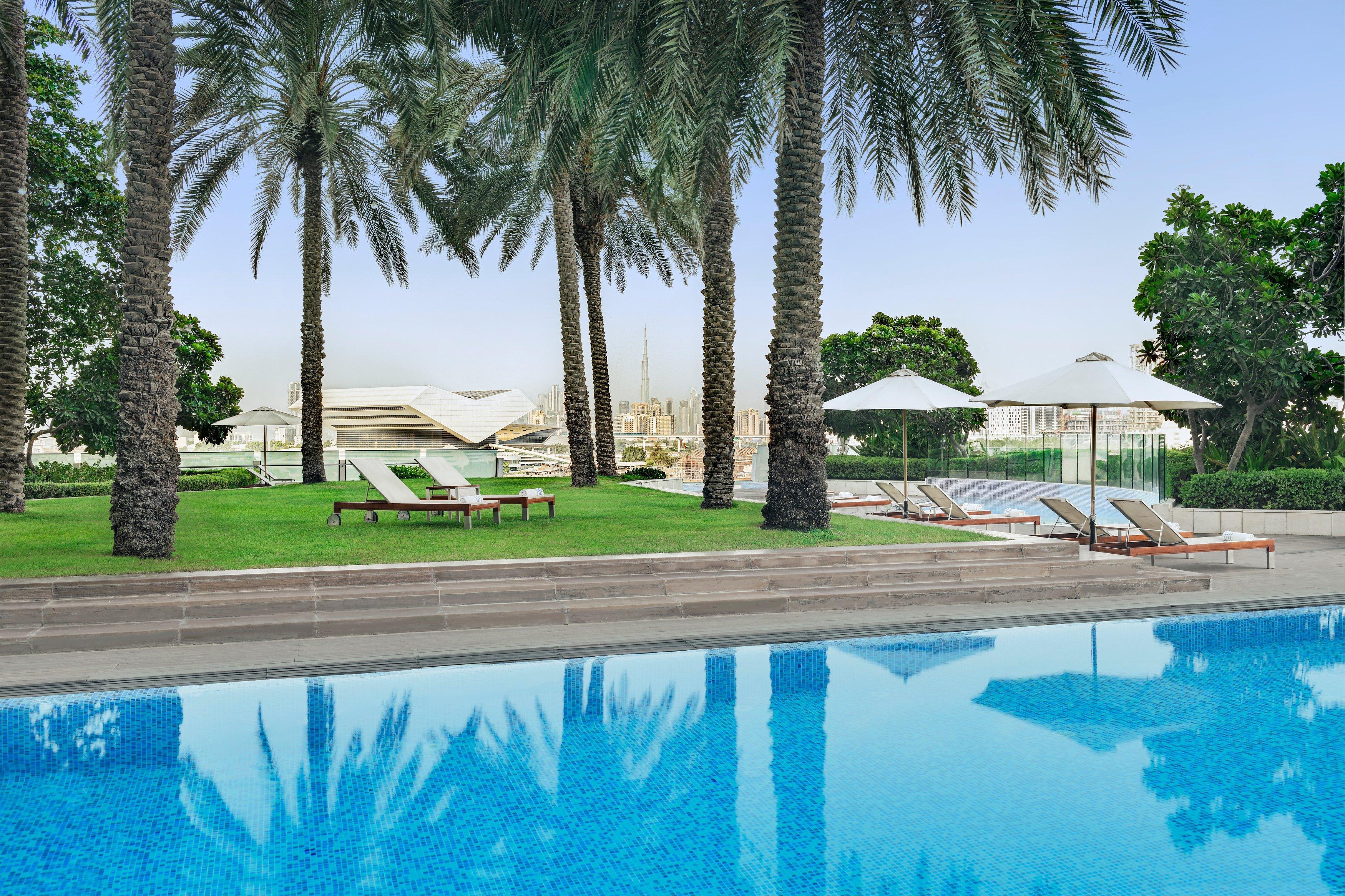 Crowne Plaza Dubai Festival City Eksteriør billede The swimming pool at Jumeirah Creekside