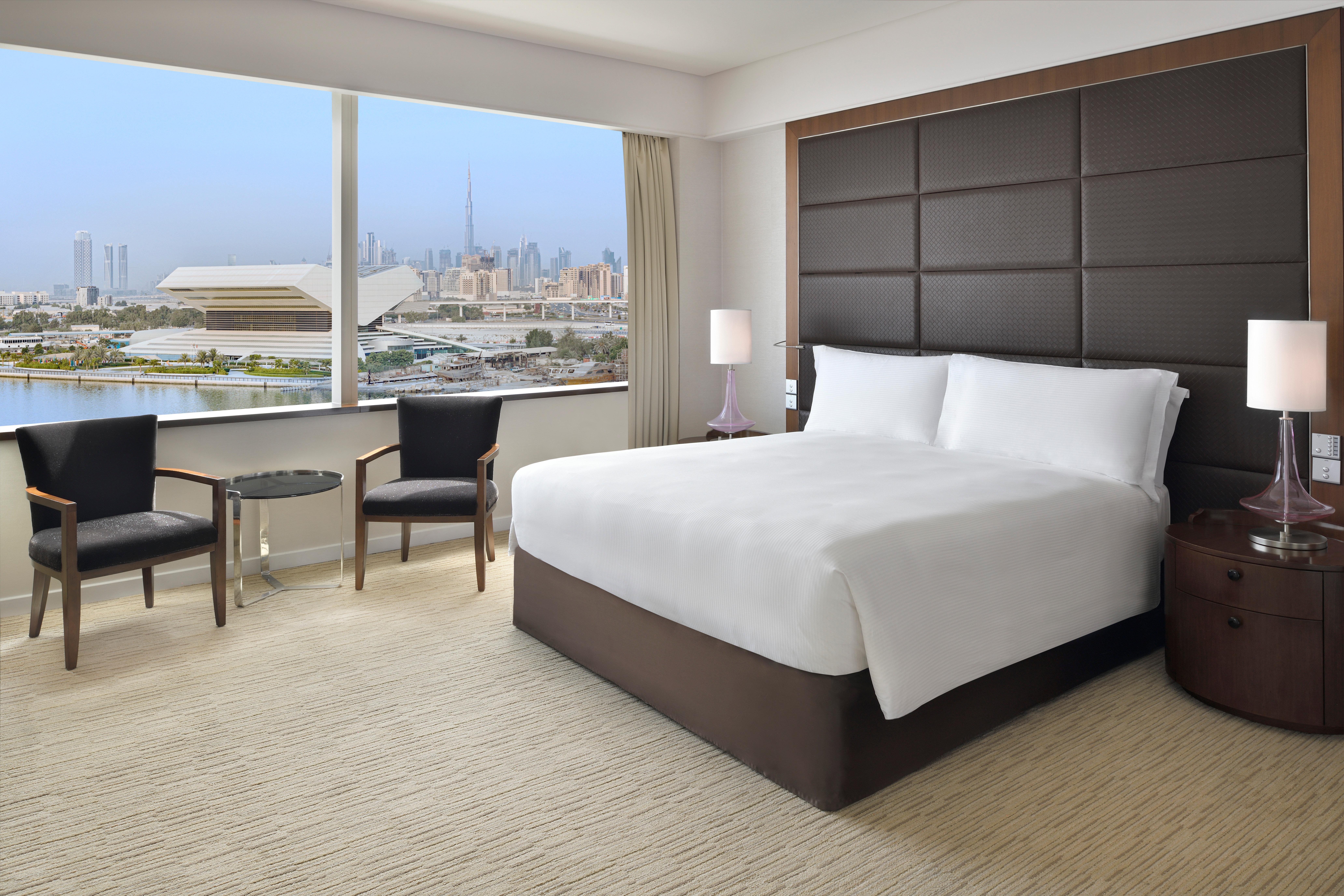 Crowne Plaza Dubai Festival City Eksteriør billede A guest room at the Atlantis, The Royal