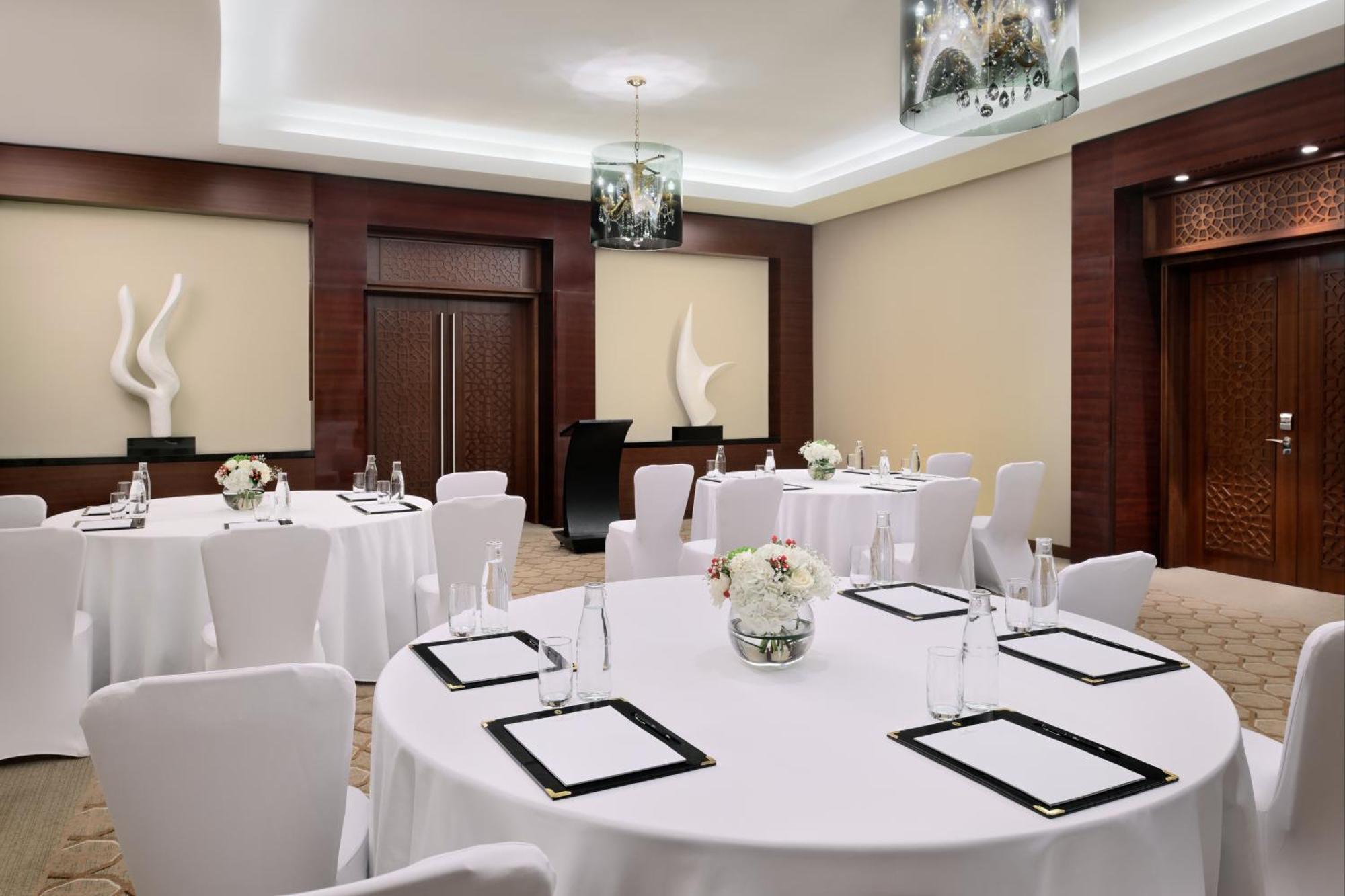 Crowne Plaza Dubai Festival City Eksteriør billede Meeting room