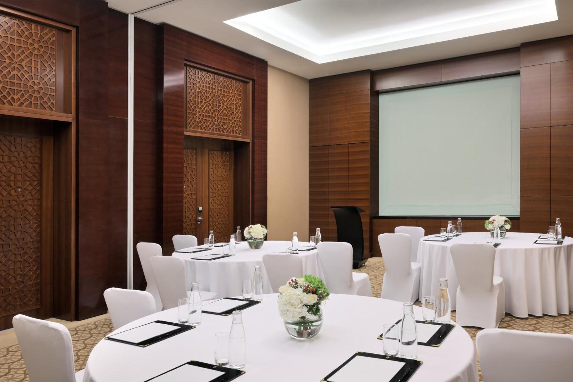 Crowne Plaza Dubai Festival City Eksteriør billede Meeting room